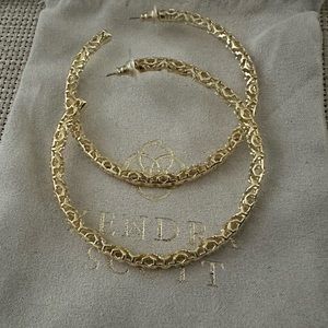 Maggie Hoop Earrings in Gold Filigree